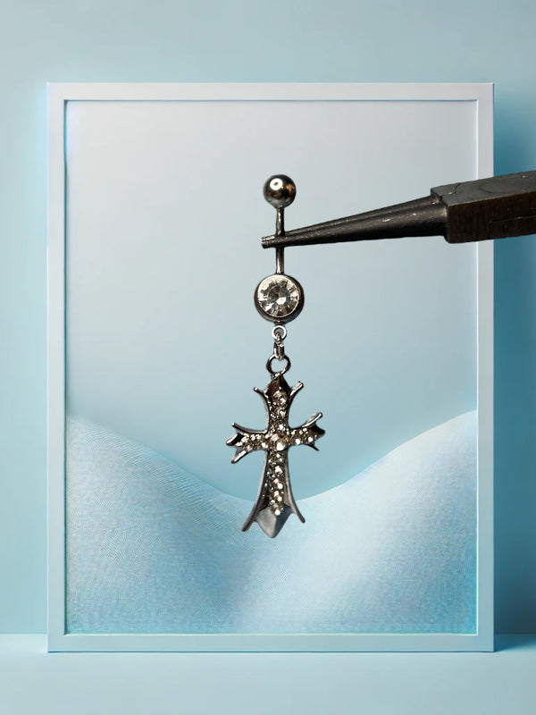 Luminous Cross Bauchpiercing