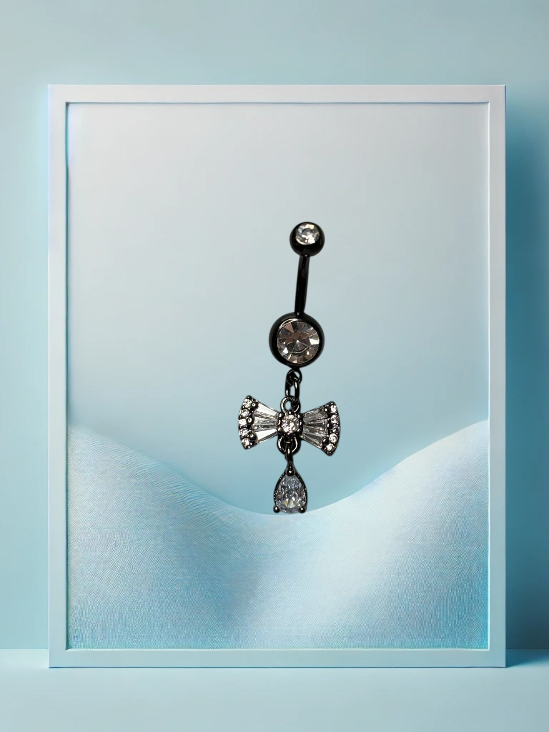 Black Bow Bauchpiercing